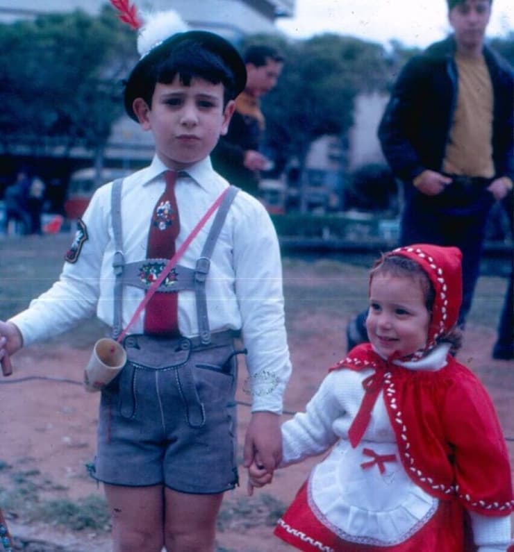 שי ז"ל עם אחותו מיכל 