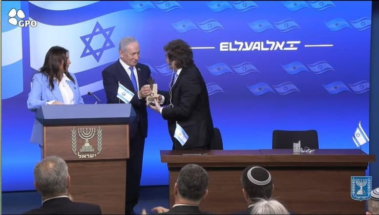 רגב מעניקה לחאבייר מיליי את אות הנשיא