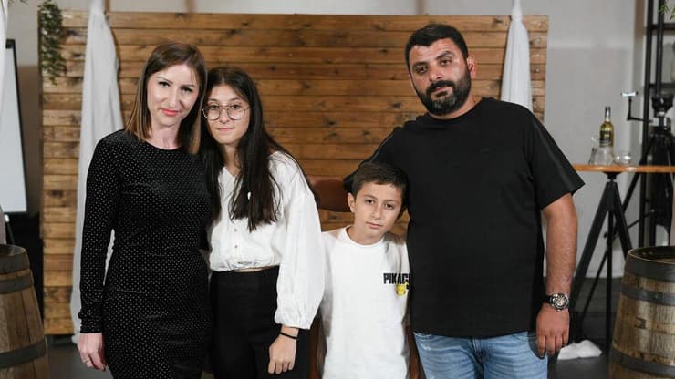 מימין: סמואל, לירון ושיראל דאונוב, יוליה ווקסר דאונוב ז"ל. צילום: אלבום פרטי