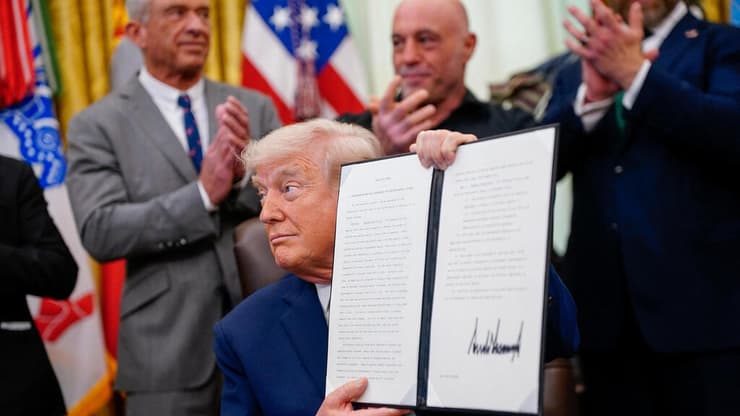 נשיא ארה"ב דונלד טראמפ חתם על צו להאצת אישורי FDA לטיפולים פסיכדליים