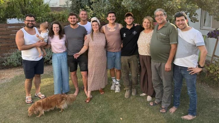 סמ"ר שריה אלבוים ז"ל בתמונה אחרונה עם משפחתו