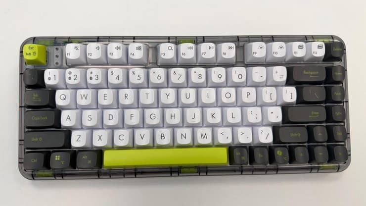 המקלדת Asus Jelly75 Keyboard  