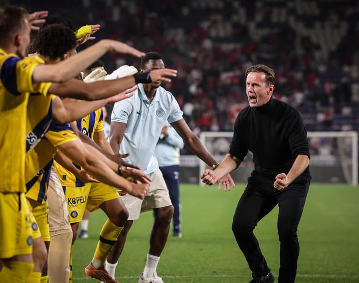 מאמן מכבי ת"א רוני דיילה חוגג