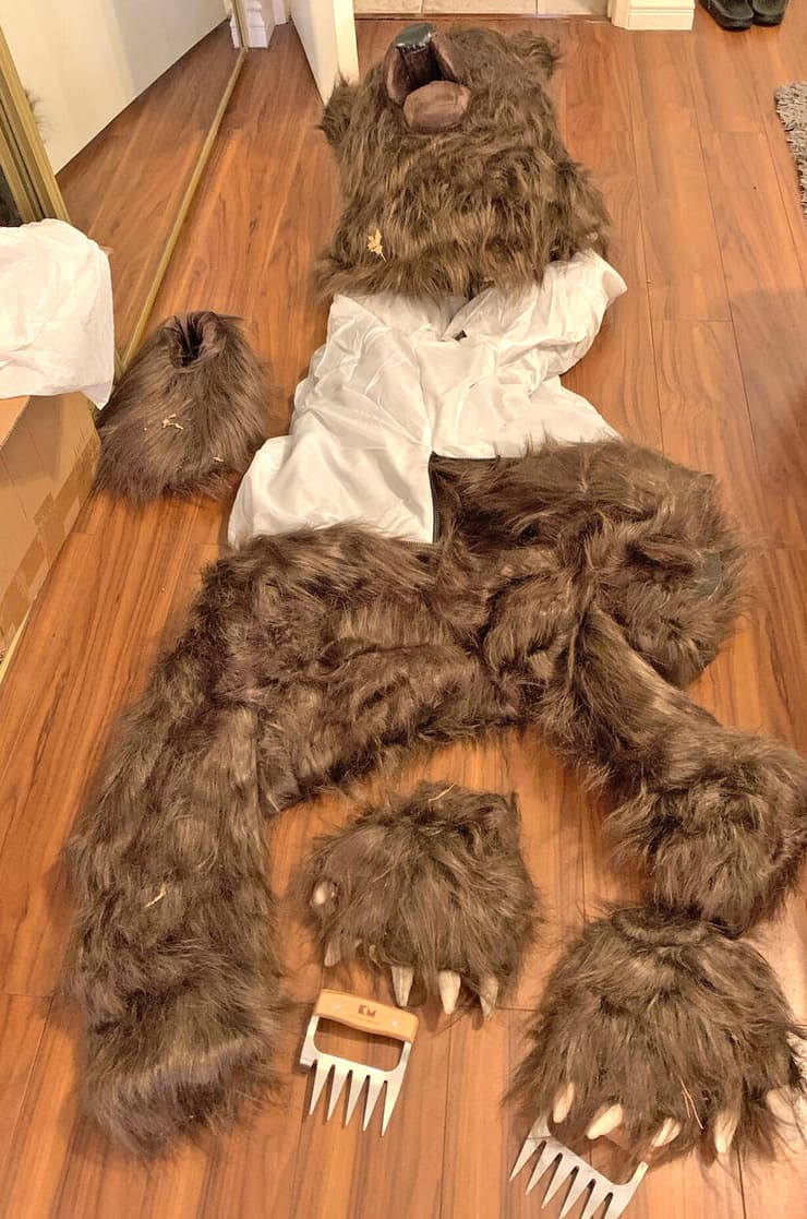  תחפושת הדוב שבה השתמשו לצורך הונאות הביטוח