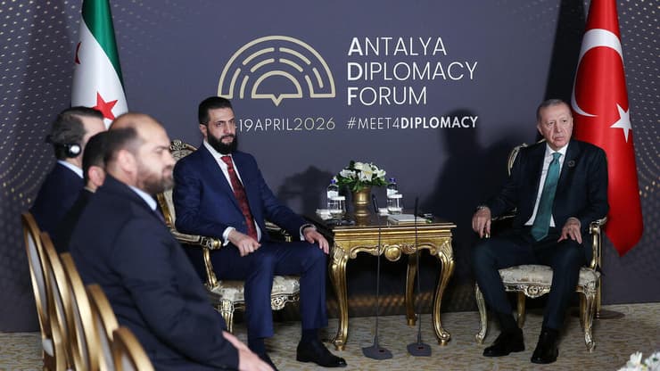 ארכיון 17.4 נשיא סוריה אחמד א שרע עם נשיא טורקיה רג'פ טאיפ ארדואן ב אנטליה