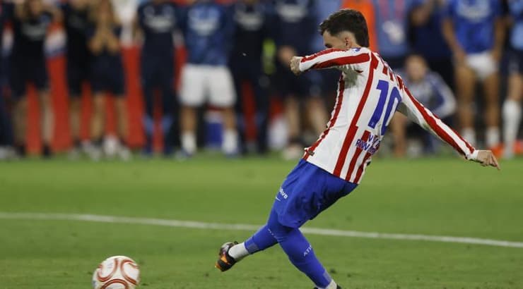 אלכס באנה בועט