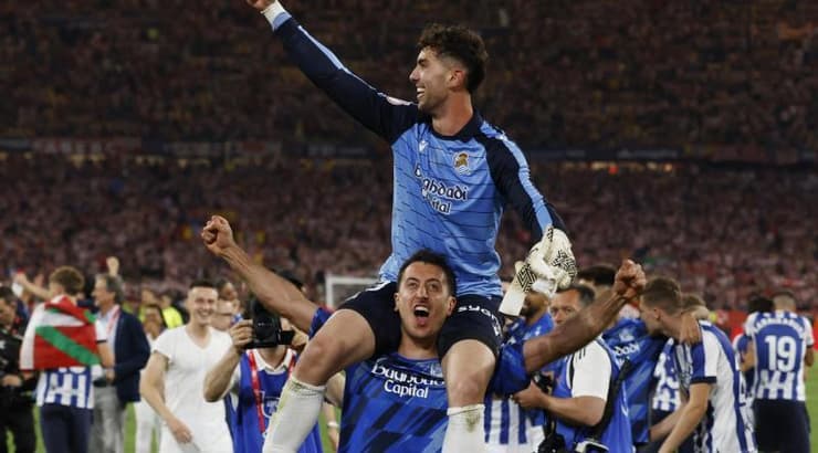 אונאי מוררו על הכתפיים של מיגל אויארסבאל