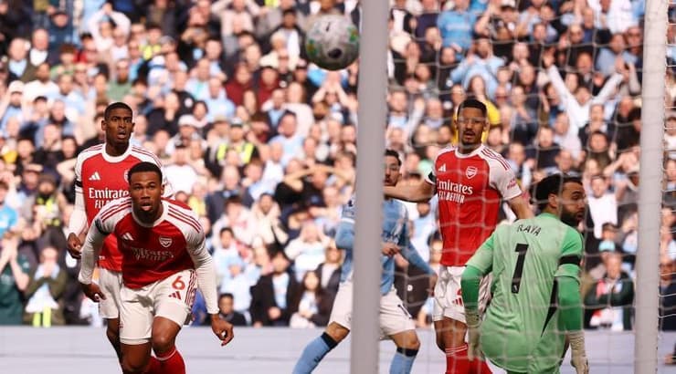 הבעיטה של ריאן שרקי נעצרת בקורה