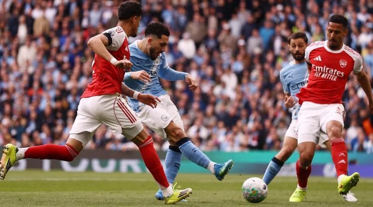 ריאן שרקי בועט לשער