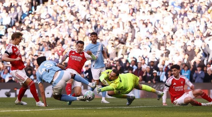 ג'יאנלואיג'י דונארומה עוצר ברגע האחרון את גבריאל מרטינלי