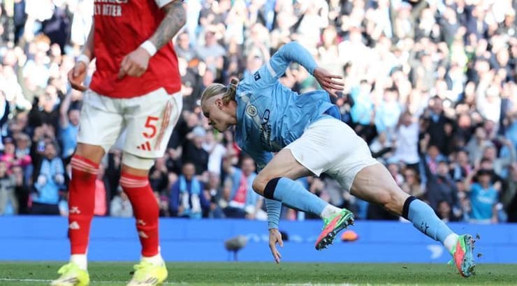 ארלינג הולאנד רץ לחגוג