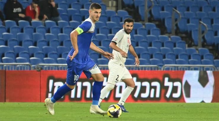 אריאל שרצקי עם הכדור