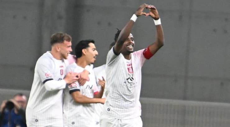 אווקה אשטה חוגג