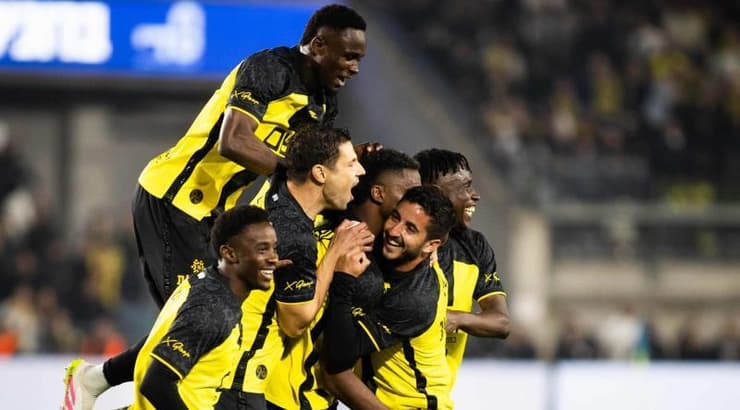 שחקני בית״ר ירושלים חוגגים