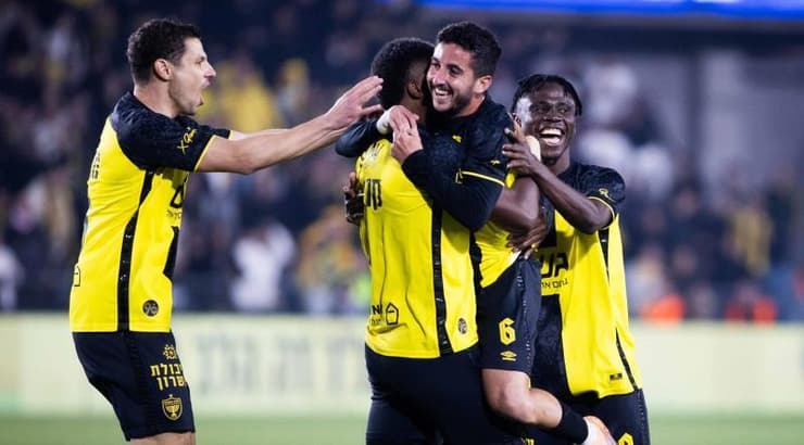 שחקני בית״ר ירושלים מאושרים