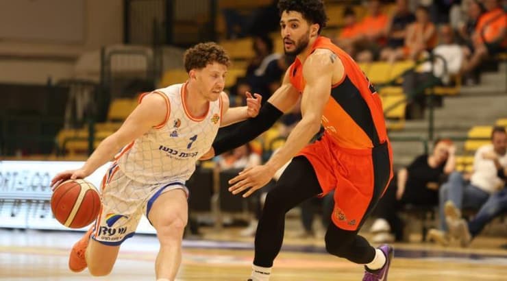 גיל בני מוביל התקפה