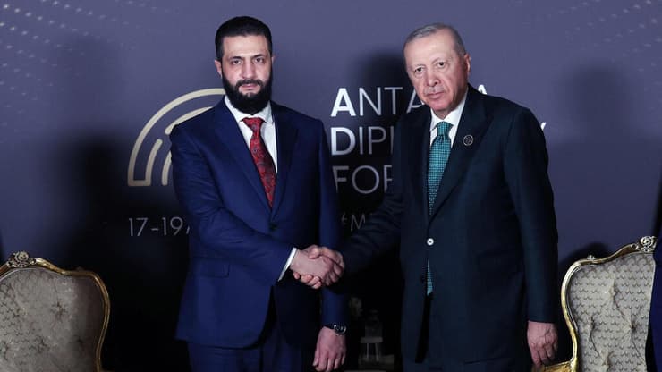 ארכיון 17.4 נשיא סוריה אחמד א שרע עם נשיא טורקיה רג'פ טאיפ ארדואן ב אנטליה