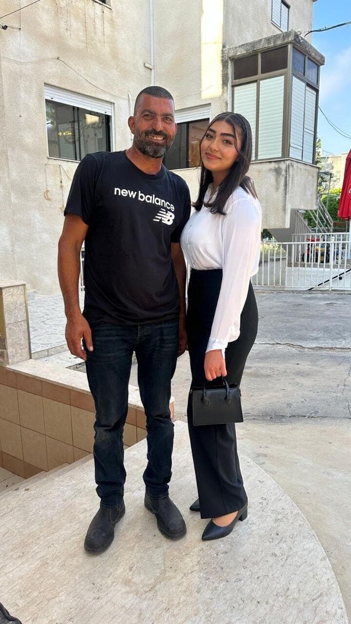 עזאת תורכי עם ביתו שנהרגה