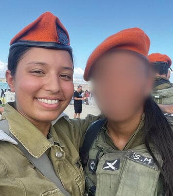 אור ואחותה ס'. שירתו באותו הבסיס