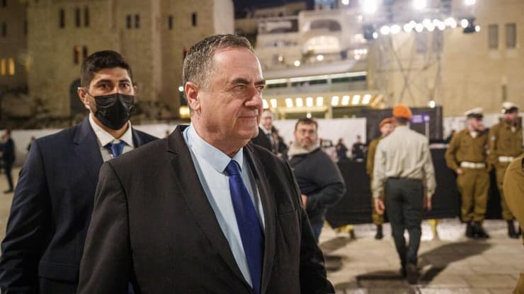 ישראל כ"ץ בטקס הדלקת נר זיכרון ברחבת הכותל המערבי