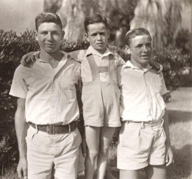 האחים אהרוני - עוזי, יואב ועמוס