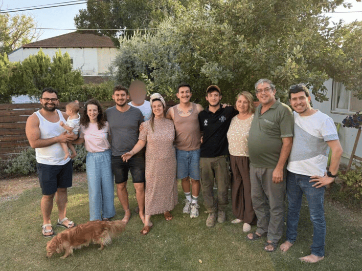 התיעוד האחרון של משפחת אלבוים בהרכב מלא: "היינו שעה ו-40 דקות יחד" (צילום: אלבום משפחתי) התיעוד האחרון של משפחת אלבוים בהרכב מלא: "היינו שעה ו-40 דקות יחד"