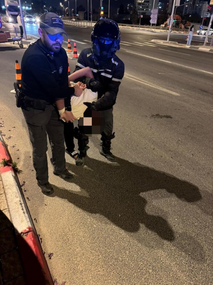 לוד: חמישה בני משפחה נעצרו לאחר שצעקו והפריעו במהלך צפירת ההתייחדות וטקס הזיכרון בעיר