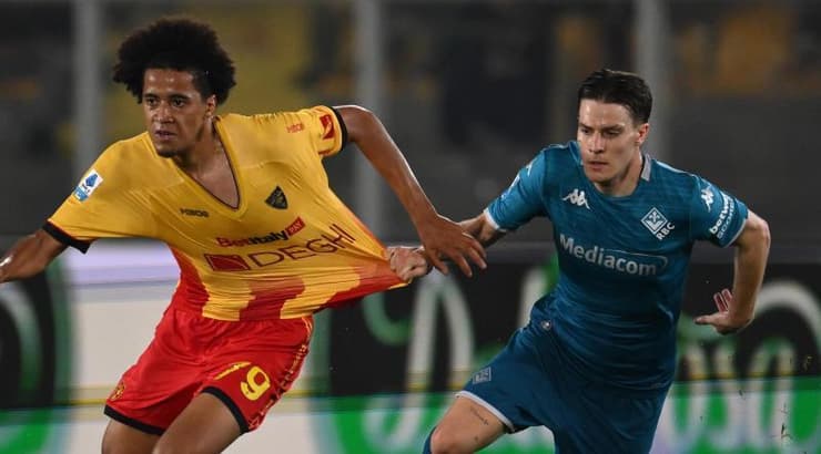 עומאר נגום עם הכדור