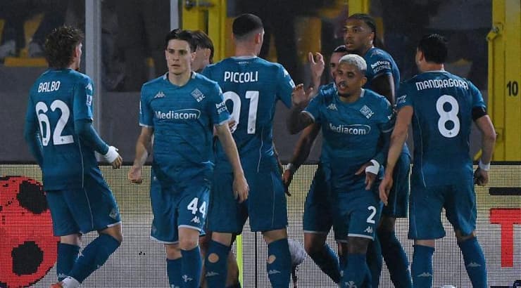 שחקני פיורנטינה חוגגים