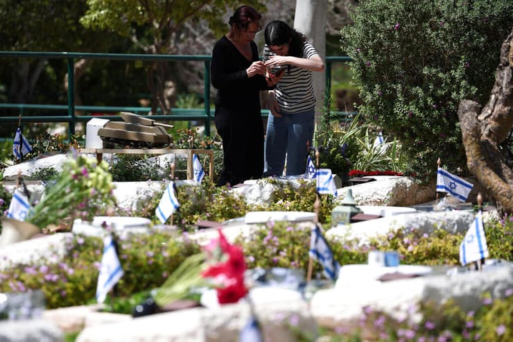 תל אביב בית עלמין צבאי יום הזיכרון