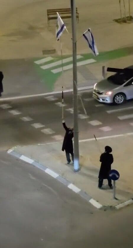 נתפסו כשהם תולשים דגלי ישראל בערב יום הזיכרון בבית שמש