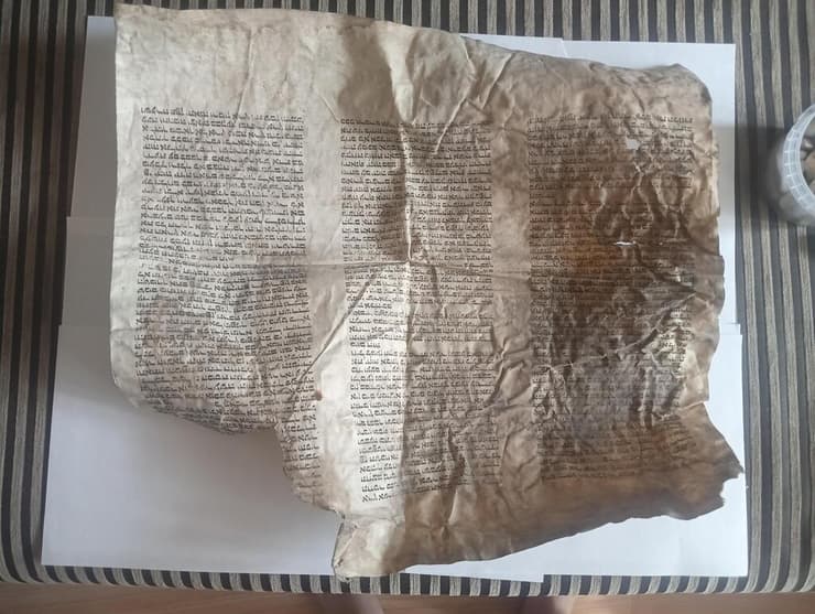 ספר התורה הוחבא על ידי משפחה יהודית