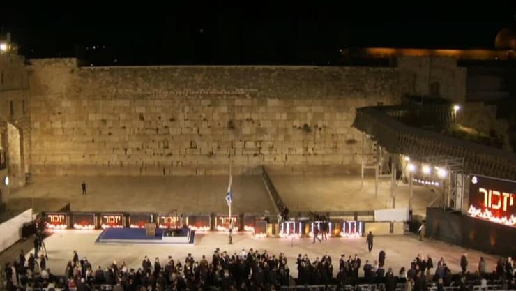טקס הדלקת נר זיכרון ברחבת הכותל המערבי