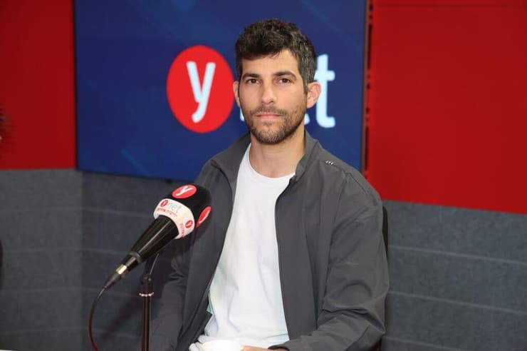 פודקאסט 120 ואחת עם מורן אזולאי - עמרי רונן מ'אחים לנשק', חבר מפלגת "הדמוקרטים"