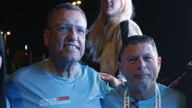 מנכ"ל הטוטו מאיר ברדוגו וראש העיר ירושלים משה לאון