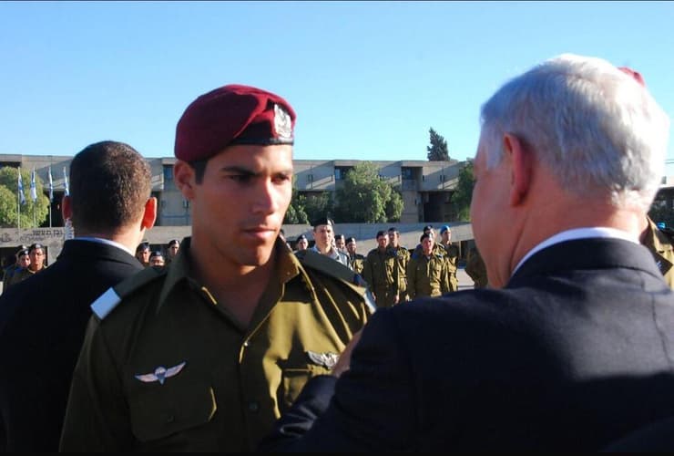 עמרי רונן מקבל דרגות קצונה מרה"מ נתניהו בבה"ד 1