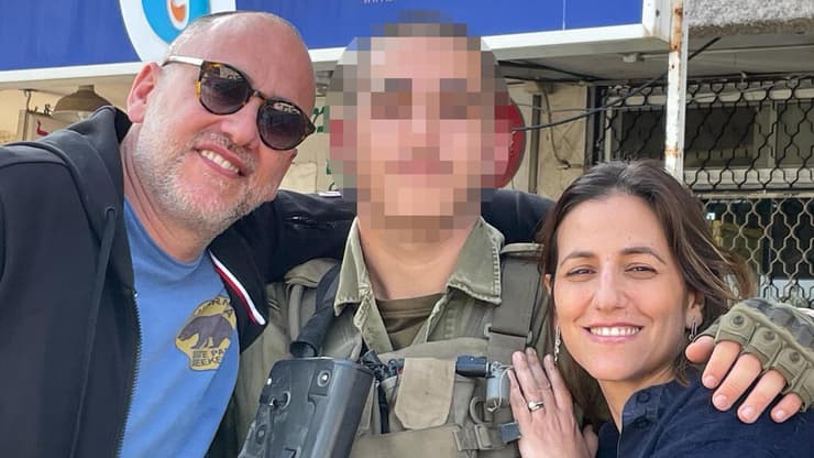 מימין לשמאל: אמנדה אוהבה, אורי הבן הבכור, וד"ר יונתן אוהבה שעלו לארץ מצרפת