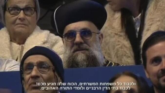 אייל ציונוב מתחזה של הרב דוד יוסף בטקס הדלקת המשואות בהר הרצל