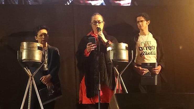 מעיין שרמן בטקס מחאה אלטרנטיבי ליברלי - הדלקת משואות , יום העצמאות 78 לישראל