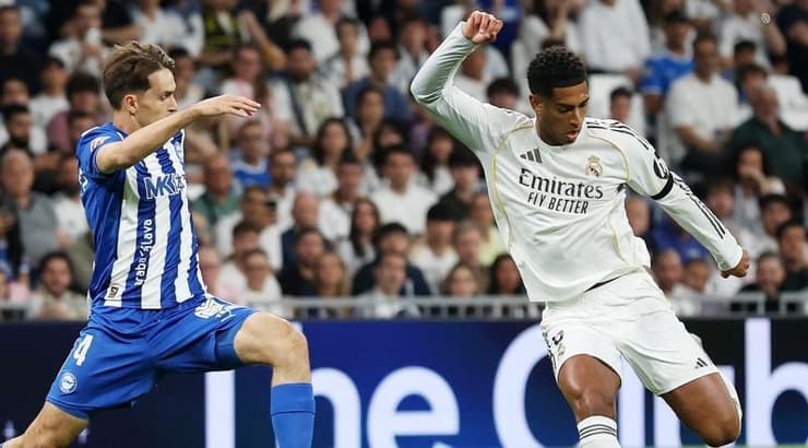 ג׳וד בלינגהאם בועט