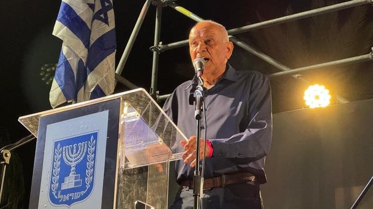 דן חלוץ בטקס מחאה אלטרנטיבי ליברלי - הדלקת משואות , יום העצמאות 78 לישראל