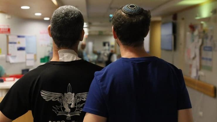 ח' ו-י', שני לוחמי צה"ל במילואים שנפצעו בלבנון ומאושפזים באיכילוב