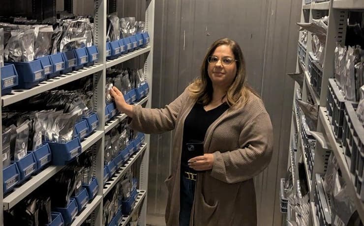 50 אלף דוגמאות בתנאים שמאפשרים לשמר אותן מאות שנים, למען הטבע והביטחון התזונתי. ד"ר עינב מייזליש גתי במרתף הקירור של בנק הגנים הלאומי