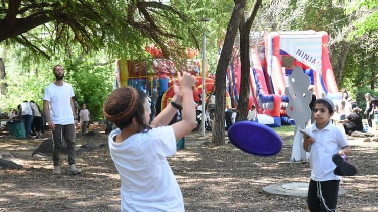 משפחות מבלות ביום העצמאות בקריית שמונה