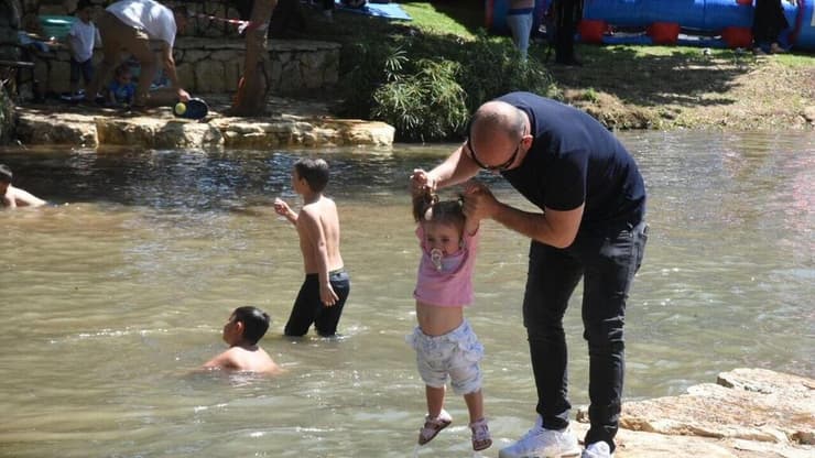 משפחות מבלות ביום העצמאות בקריית שמונה