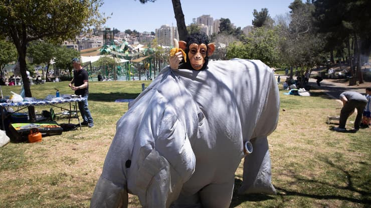 משפחות עושות על האש ביום העצמאות בירושלים