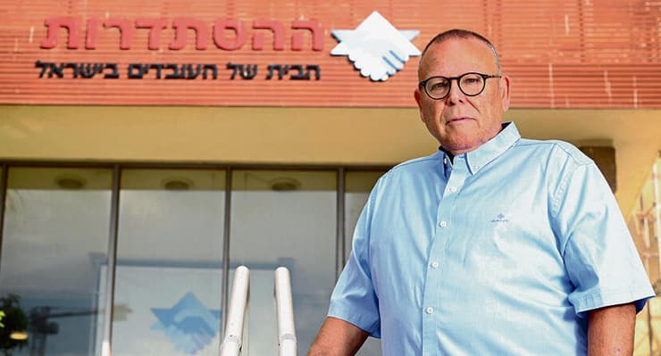 בתחילת חודש מארס חזר לעבודה. ארנון בר־דוד