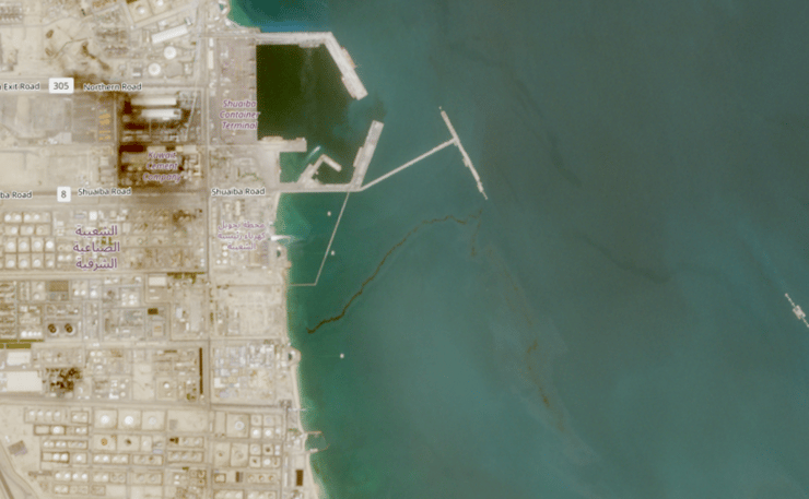 דליפת נפט מול חופי כוויית, כפי שתועדה בצילומי לוויין ב-6 באפריל 2026