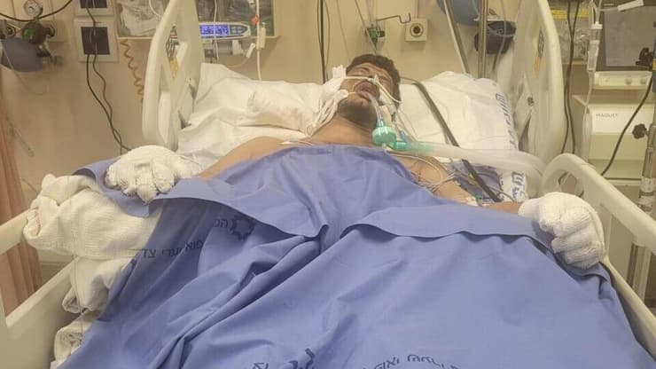 סער חמדי ב בית ה חולים מאושפז לאחר אחרי ה פציעה ש נפצע ב עזה ו אלון וולף הציל את חייו 