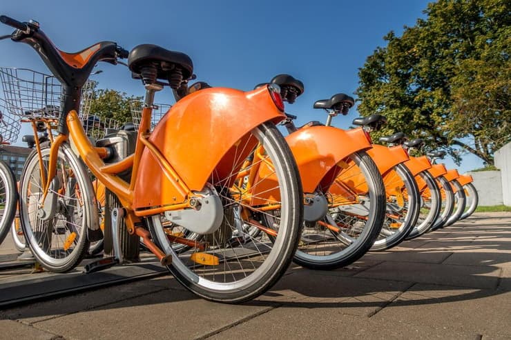 נסתכל על האזור שבו הגלגל מוסתר מאחורי מגן הבוץ. כעת נשאל עבור נקודה כלשהי: מהי תדירות הביקור שלה באותו אזור? אופניים עם מגן בוץ כתום